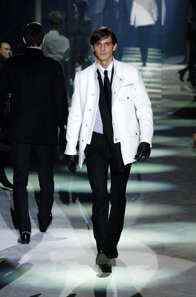 Look 16